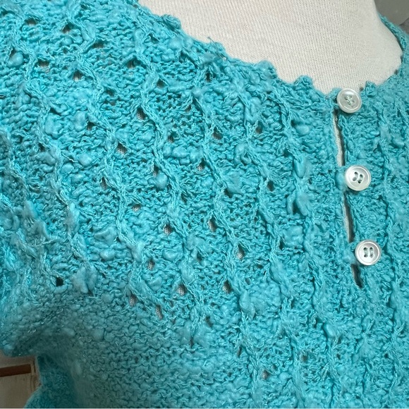 Vintage aqua/teal knit textured sweater with 3 button up neckline - Picture 3 of 10